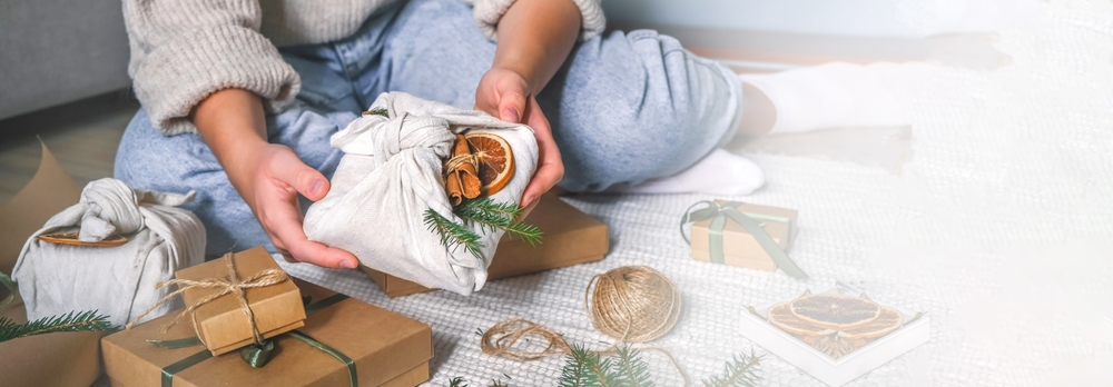 wrapping gifts sustainably