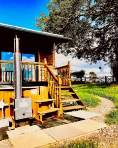 Off-the-grid glamping